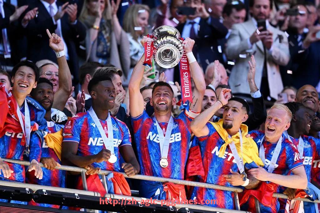 PG模拟器官方网站-德甲历史上最惨烈的前锋与其所效力的球队回顾